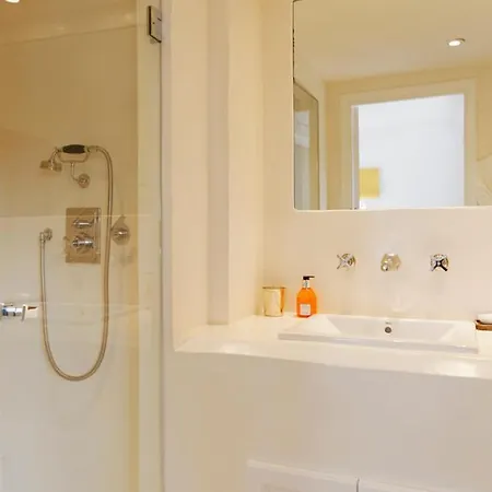 Saint-tropez Sleeps 10 Pool Air Con Wifi ヴィラ サントロペ